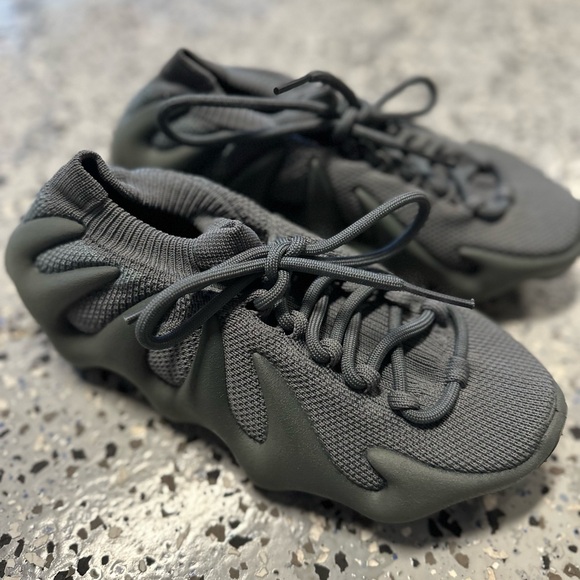 Like new! Adidas Yeezy 450 (men size 5, women's size 6.5)